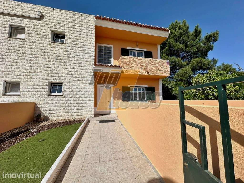 Moradia T4 com piscina e terreno de 900m2 - Quinta da Serralheira -... - Grande imagem: 2/53