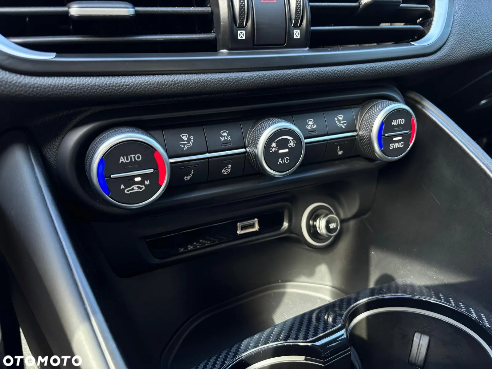 Alfa Romeo Giulia 2.0 Turbo 16V AT8-Q4 Estrema - 22