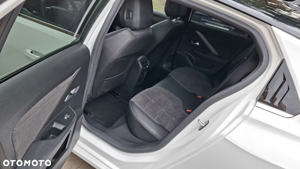 Opel Astra 1.2 Turbo Automatik GS - 8