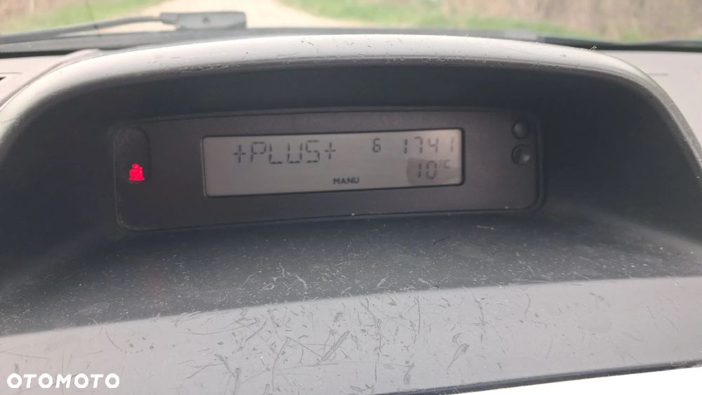 Na części RENAULT MEGANE II CABRIO SILNIK silnik 1.9 DCI 115 KM F9Q818 lakier skrzynia maska zderzak drzwi klapa szyba fotel kanapa lusterko lampa deska GWARANCJA !!! Przód Tył Zestaw Komplet Drzwi Klapa Zderzak Błotnik Maska Grill Atrapa Szyba Pas Lampa Lusterko Boczki Fotel Kanapa Kokpit Deska Rozdzielcza Przełącznik Włącznik Sterownik Przewody Wiązka Instalacja Moduł Komputer Czujnik Listwa Pompa Alternator Wtryski Głowica Rozrusznik Kompresor Sprzęgło Dwumas Silnik  Skrzynia ABS Klimatyzacji Paliwa Wspomagania Kolektor Turbina Przepustnica Zawór Chłodnica Koło Hak Belka Sanki Zawieszenie Mcpherson Półoś Amortyzator Wydech Tłumik Zacisk dach - 17