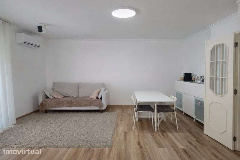 T2 Remodelado em Moreira, Maia | Garagem | Elevador | Ar Condicionado - Grande imagem: 4/11