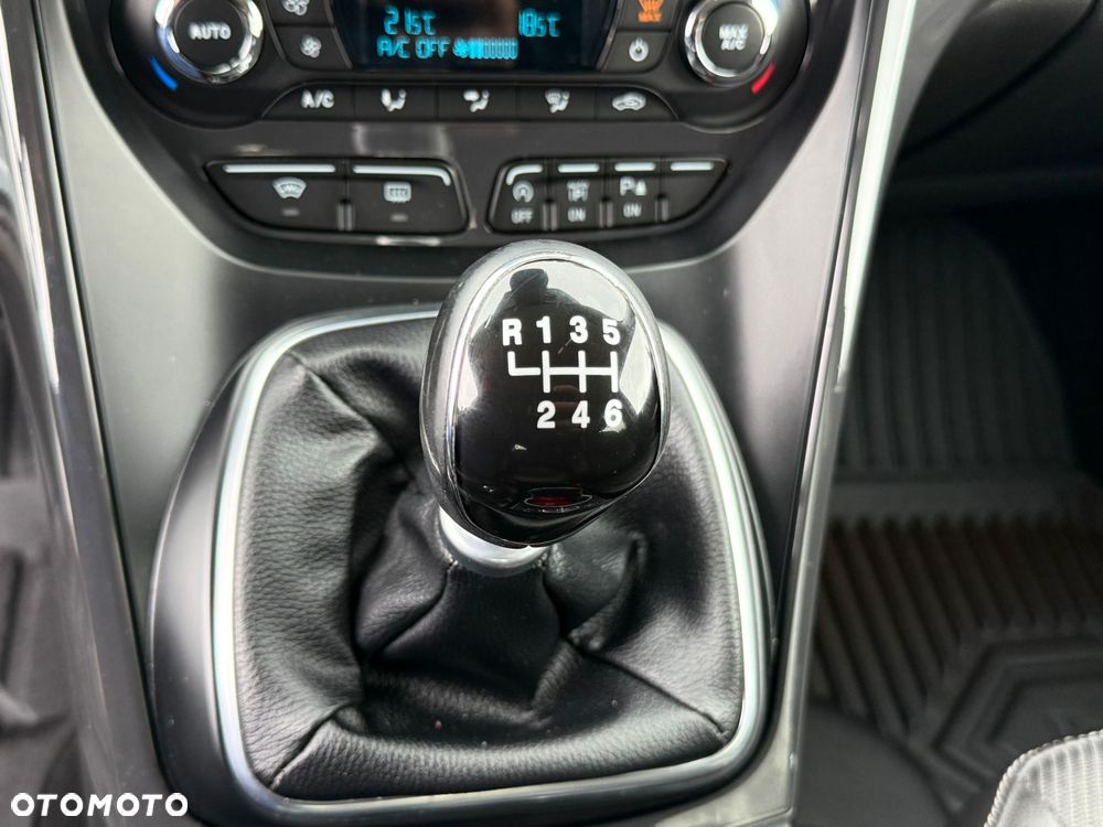 Ford Kuga 2.0 TDCi 4x4 ST-Line - 6