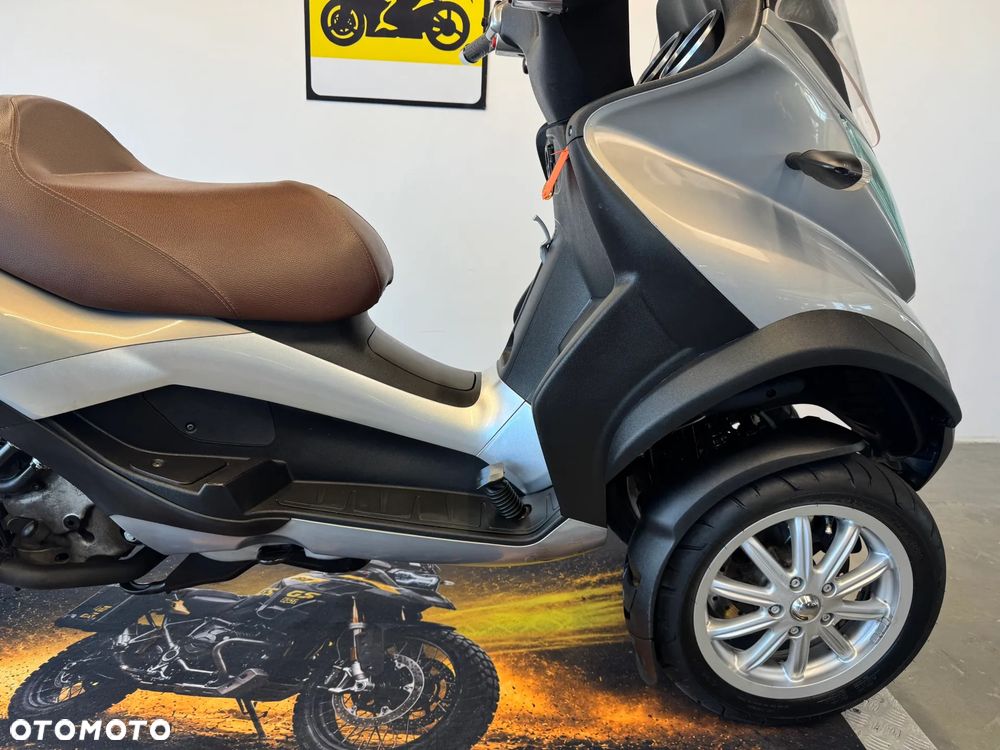 Piaggio MP-3 - 12