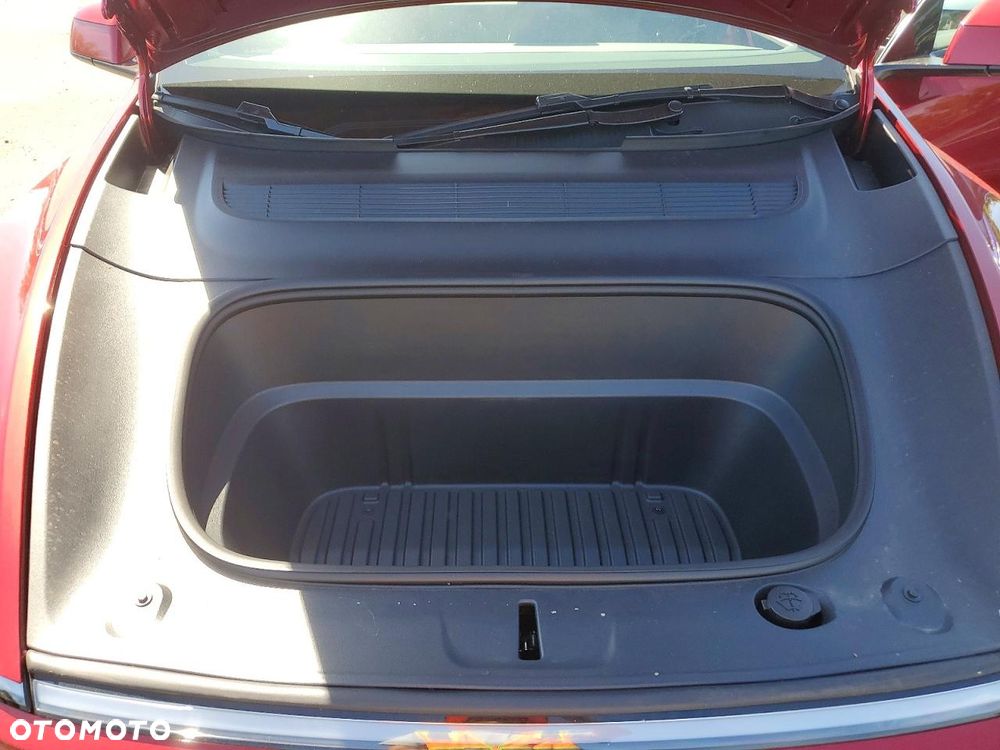 Tesla Model Y Long Range Dual Motor AWD - 11