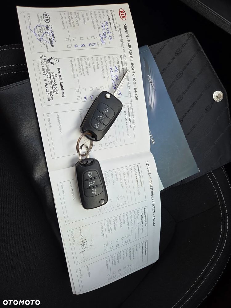 Kia Sportage 2.0 L - 21