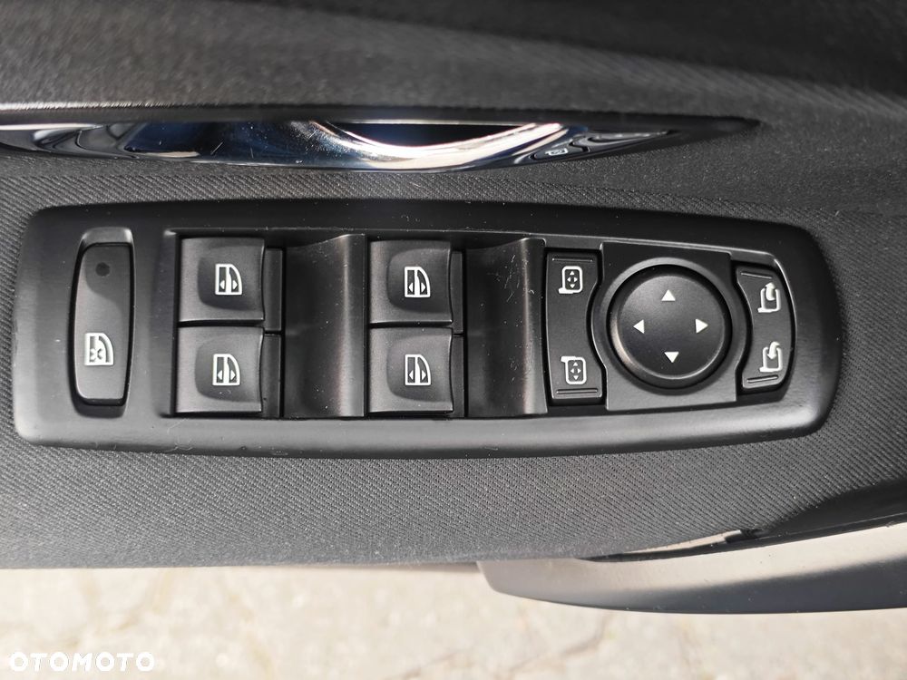 Renault Megane ENERGY dCi 110 Start & Stop Paris Business - 28