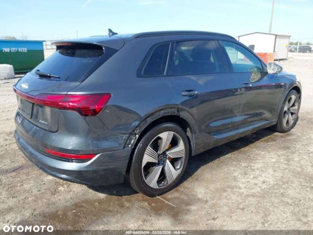 Audi e-tron - 4