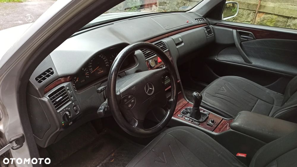 Mercedes-Benz Klasa E 220 CDI Classic - 5