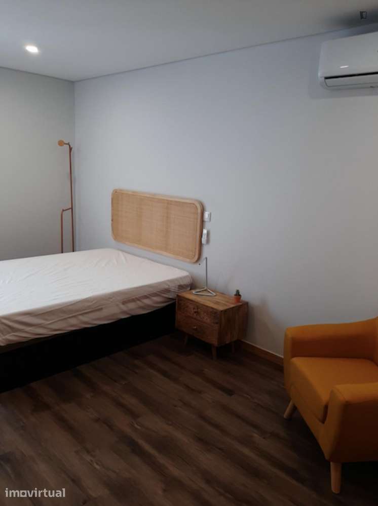 Quarto - localizado em São Mamede de Infesta Porto - Grande imagem: 2/13