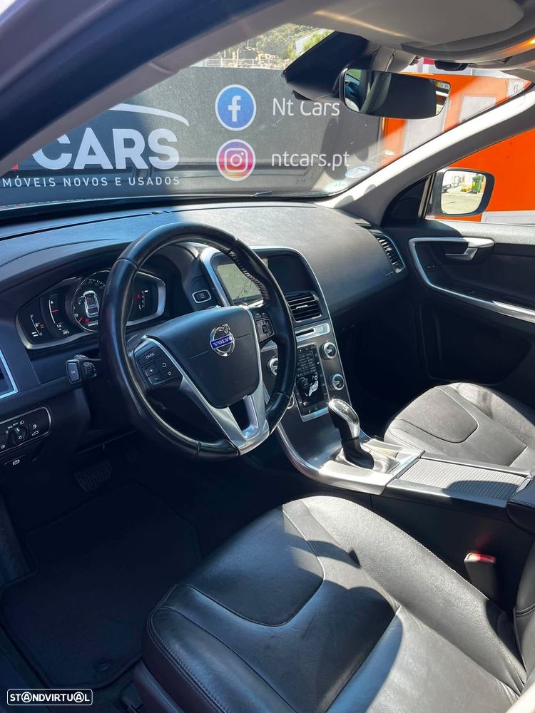 Volvo XC 60 2.0 D4 Momentum Geartronic - 4