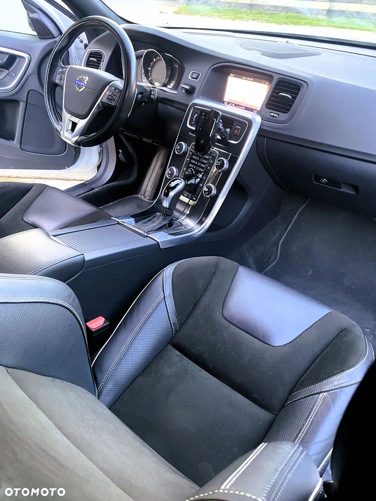 Volvo V60 D4 AWD Geartronic RDesign - 34