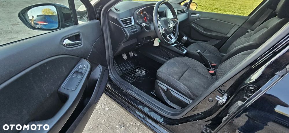 Renault Clio - 11