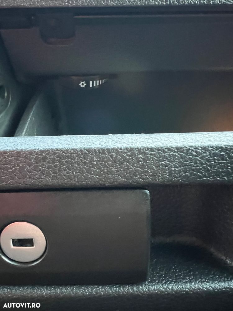 Volkswagen Caddy 2.0 TDI DSG - 13