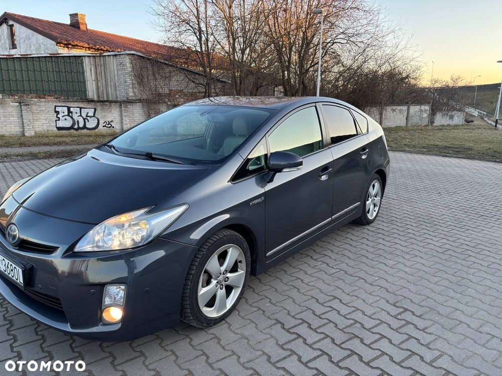 Toyota Prius (Hybrid) - 2