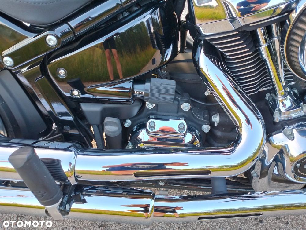 Harley-Davidson Softail Breakout - 28