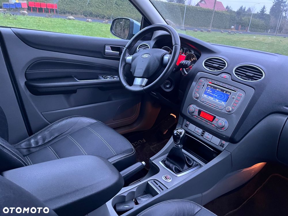 Ford Focus 1.8 Ghia - 25