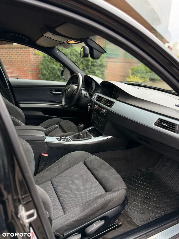 BMW Seria 3 318d DPF Edition Sport - 14