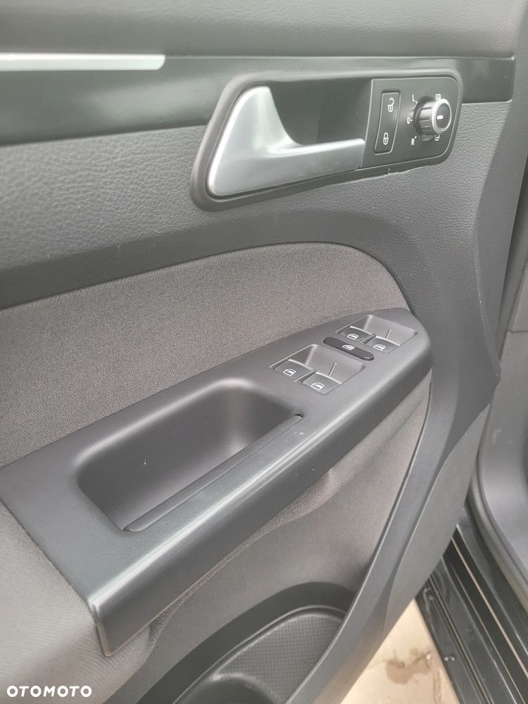 Volkswagen Touran - 22