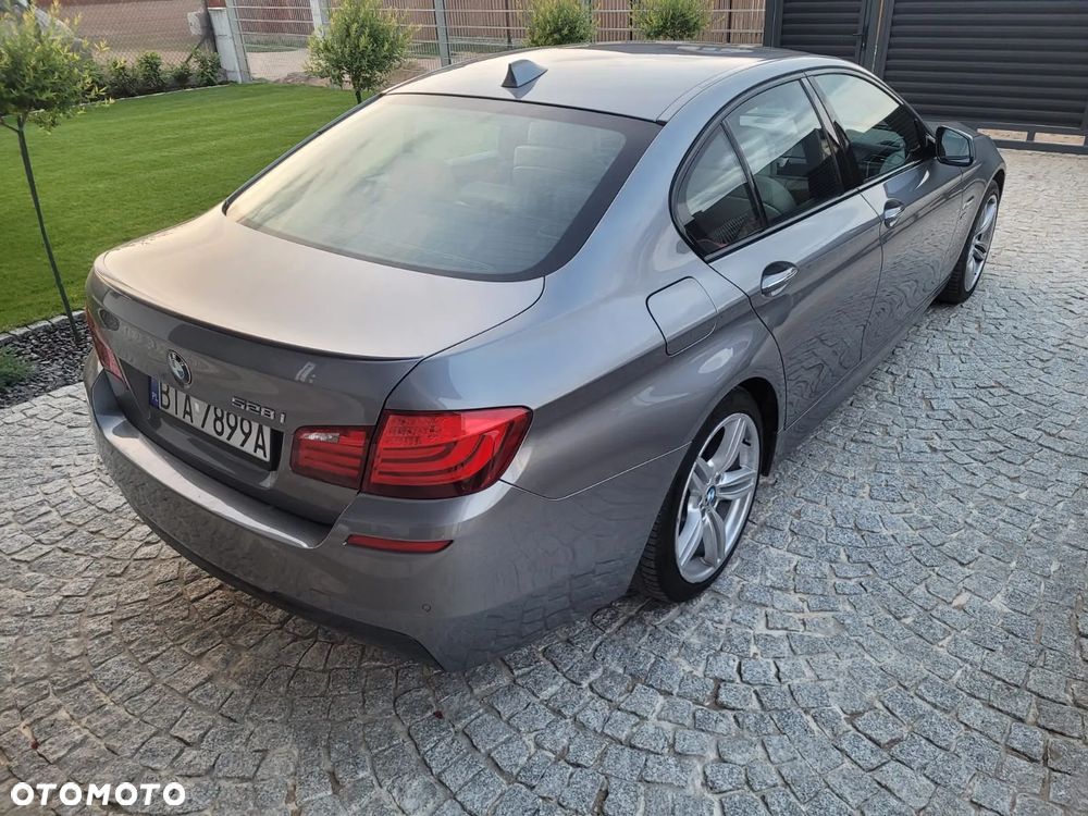 BMW Seria 5 528i xDrive - 13