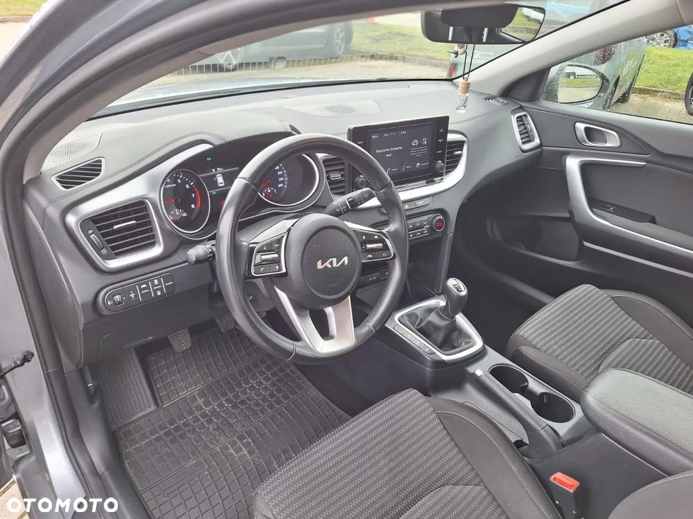 Kia Ceed 1.5 T-GDI M - 10