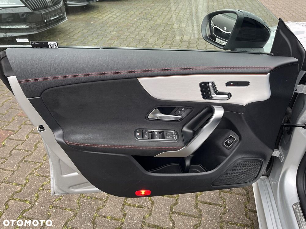 Mercedes-Benz CLA 200 4-Matic AMG Line 8G-DCT - 18