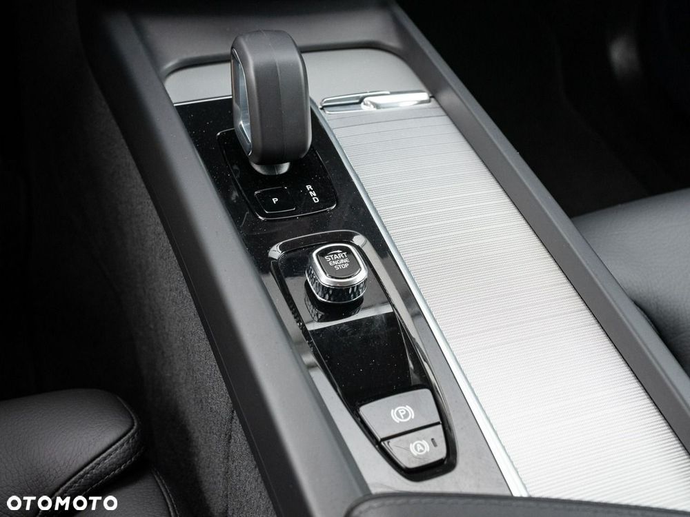 Volvo XC 60 B4 B Plus Bright - 16