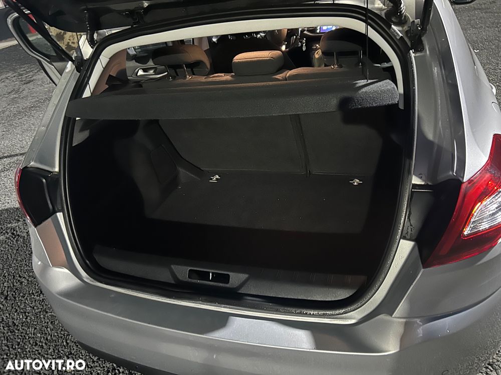 Peugeot 308 1.2 L PureTech Turbo Access - 11