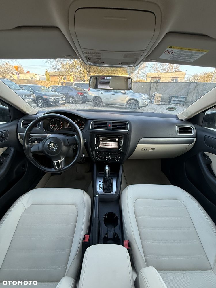 Volkswagen Jetta - 8