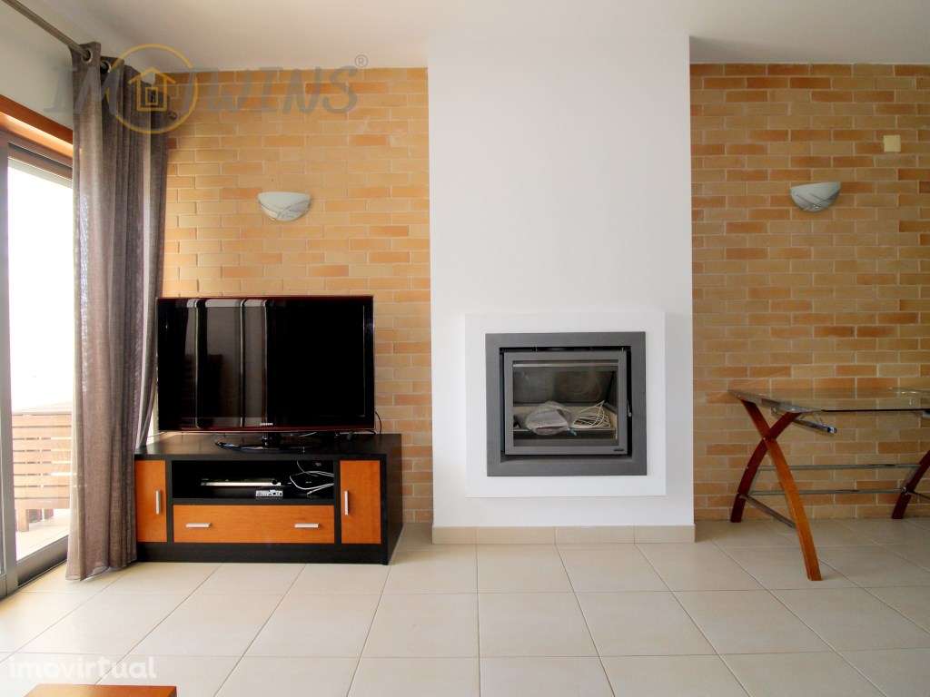 Arrenda-se T2 com estacionamento privado e piscina - Grande imagem: 4/18