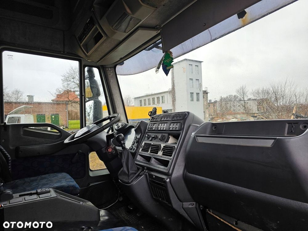 KABINA SYPIALNA KOKPIT KONSOLA WNĘTRZE IVECO EUROCARGO 2008 rok - 10
