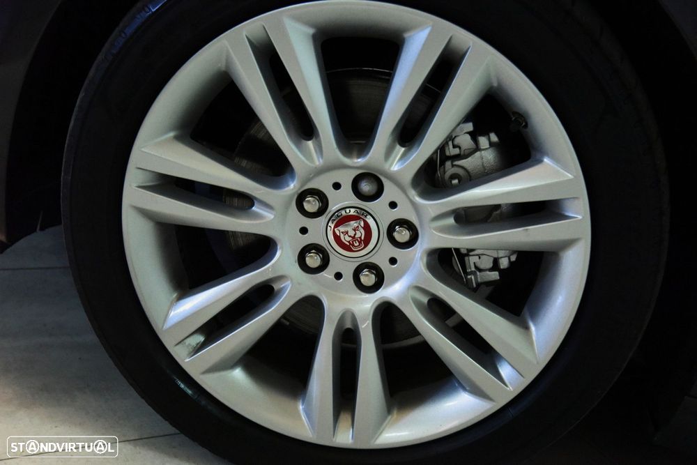 Jaguar XE 2.0 D Portfolio Aut. - 12