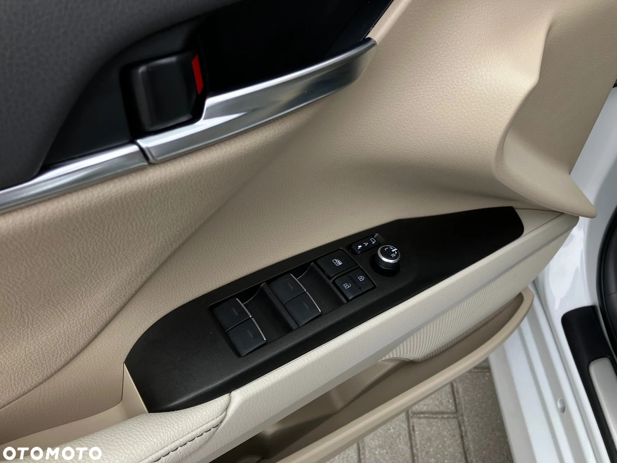Toyota Camry 2.5 Hybrid Executive CVT - 32