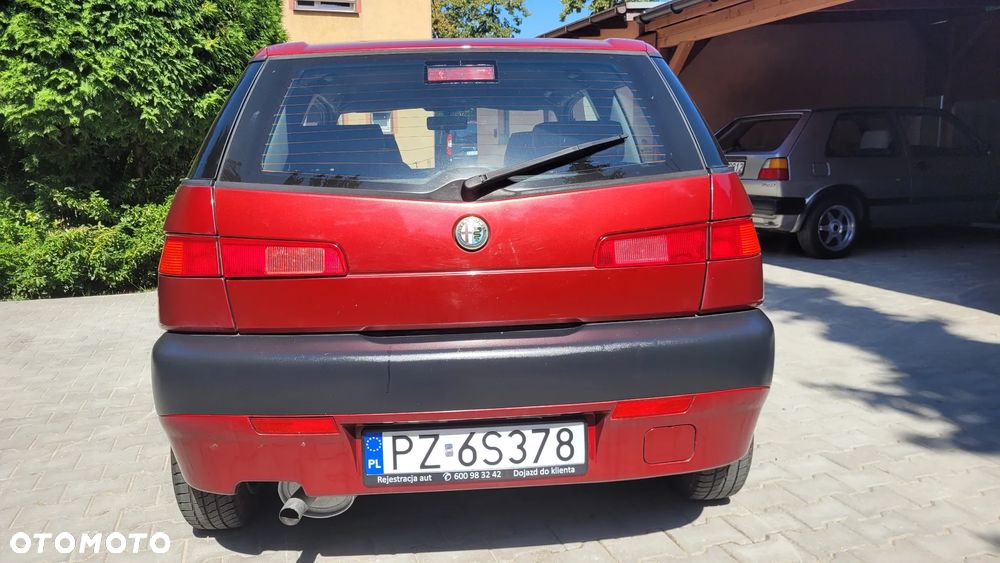 Alfa Romeo 145 1.6 L - 8