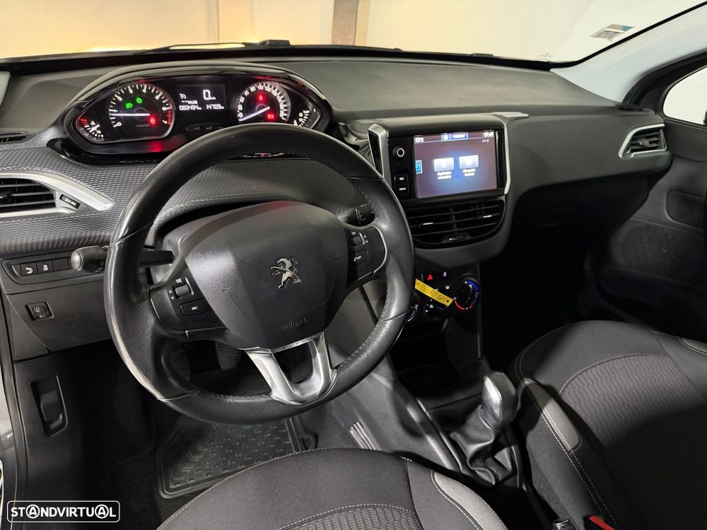 Peugeot 208 1.2 PureTech Allure - 18