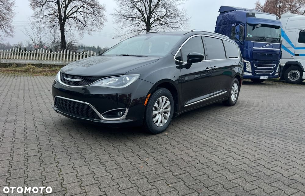 Chrysler Pacifica - 33