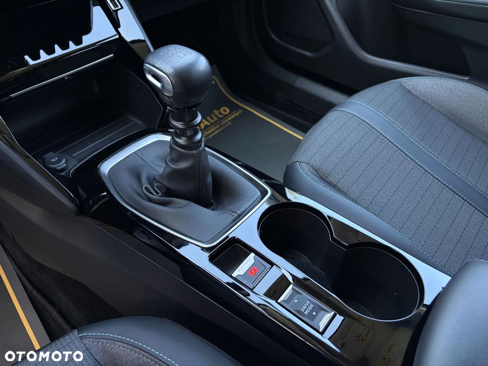 Peugeot 2008 1.2 PureTech Allure Pack S&S - 32