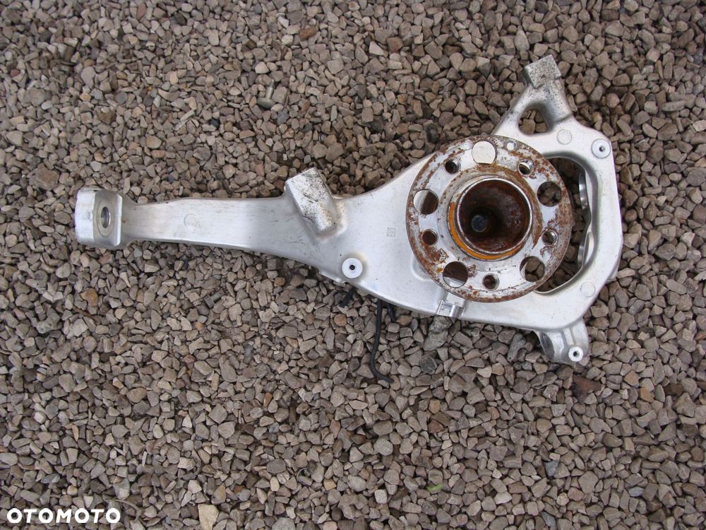 zwrotnica piasta lewa mercedes c-klasa w205 63amg 2054700 - 1