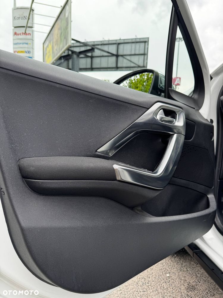 Peugeot 2008 1.2 Pure Tech GPF Allure S&S - 14