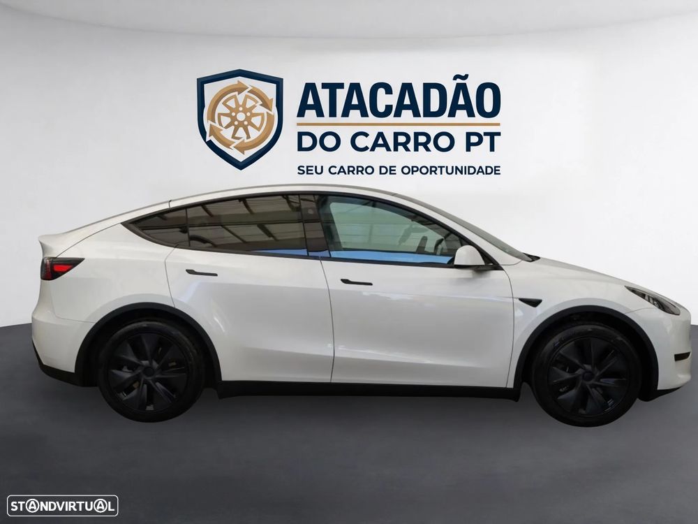 Tesla Model Y - 4