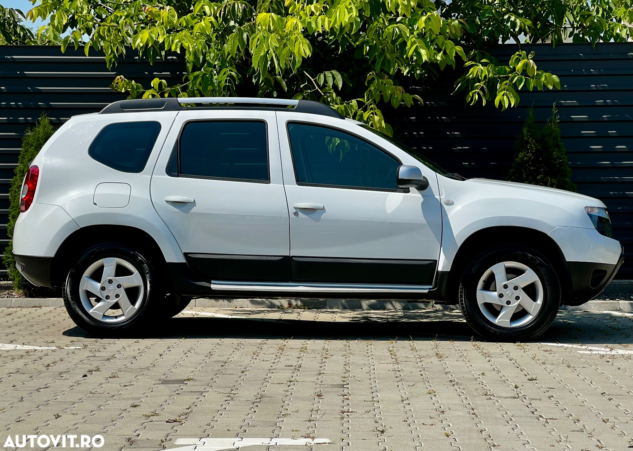 Dacia Duster 1.6 4x4 Laureate - 12