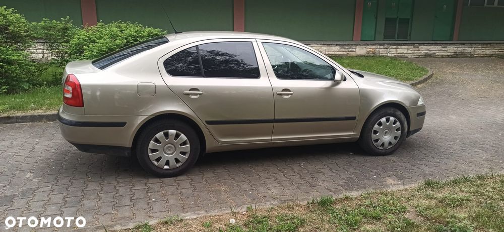 Skoda Octavia 1.6 FSI Ambiente - 4