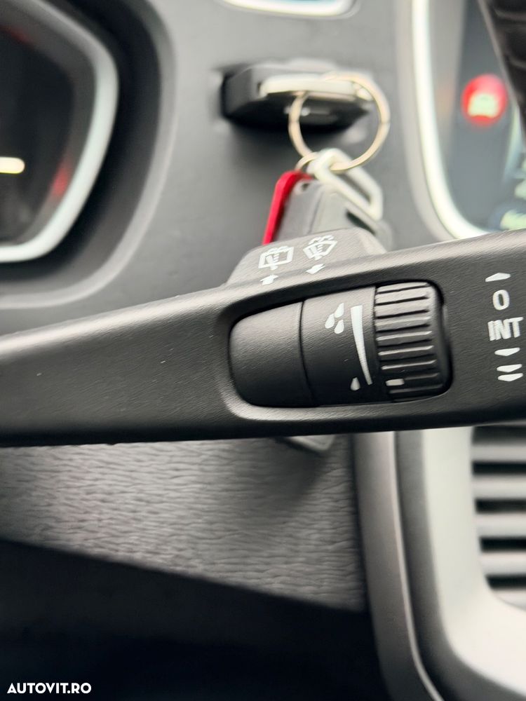 Volvo V40 D2 DRIVe Momentum - 30