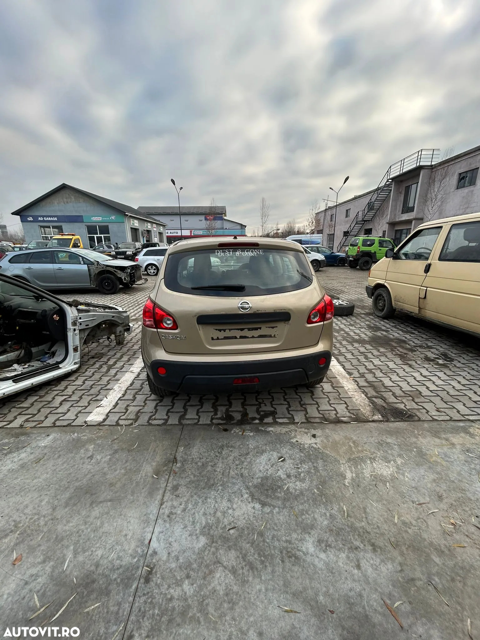 Dezmembram Nissan Qashqai 2008 1.6 benzina, manual - 3