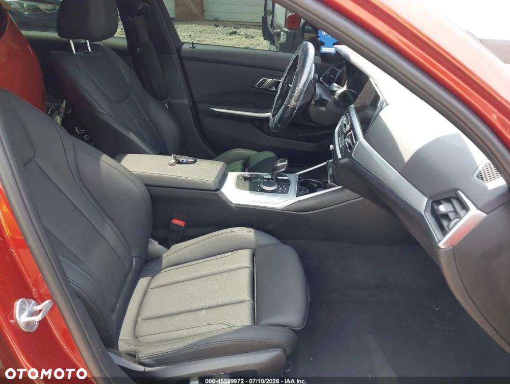 BMW Seria 3 330i xDrive M Sport - 9