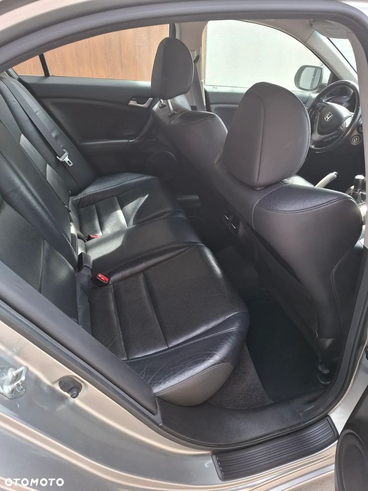 Honda Accord 2.2d Executive Nav - 11