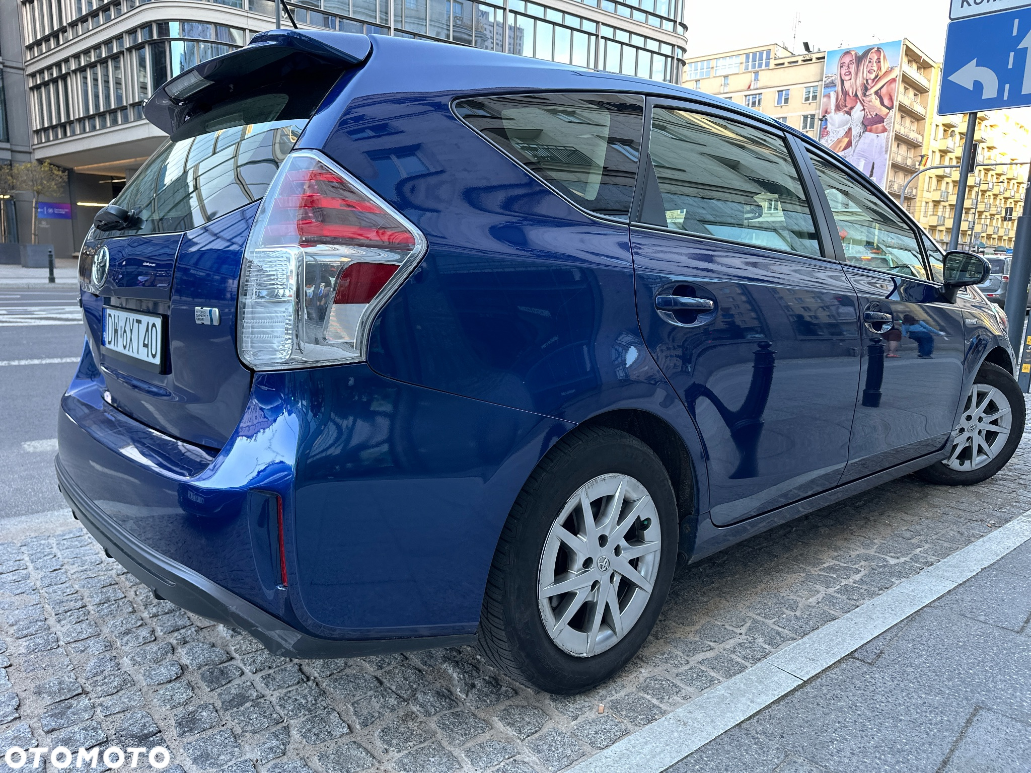 Toyota Prius+ (Hybrid) Comfort - 2