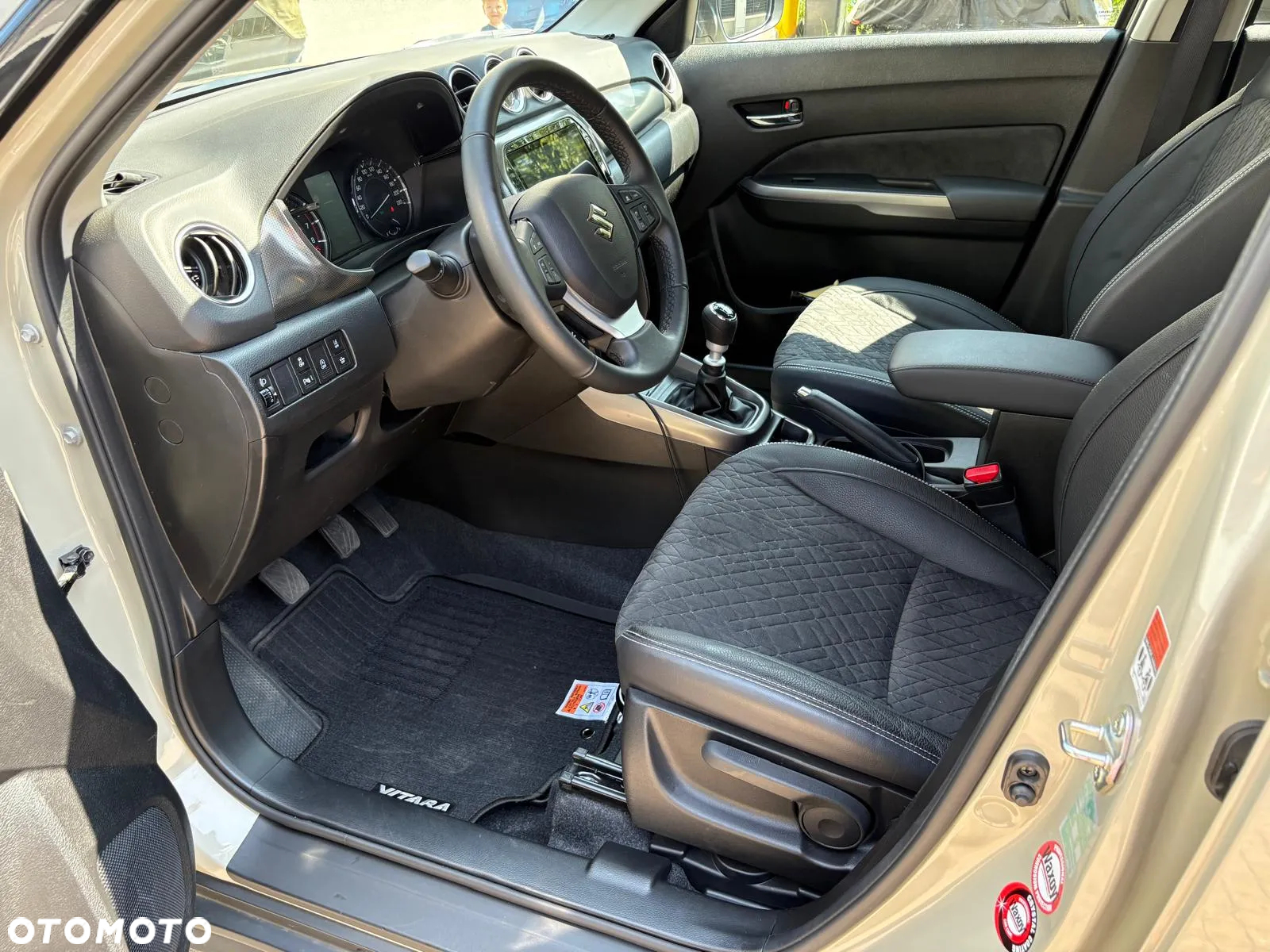 Suzuki Vitara 1.4 Boosterjet mHEV Elegance 2WD - 17