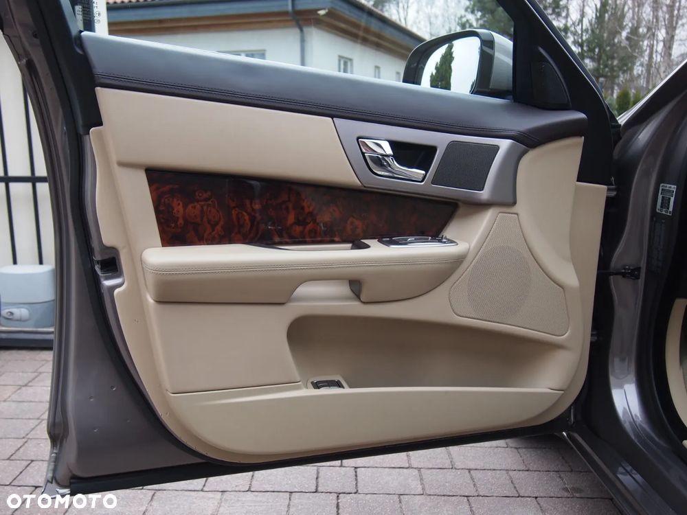 Jaguar XF 3.0 V6 D Premium Luxury - 18