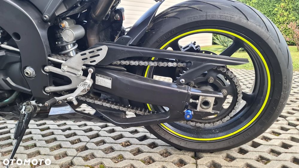Yamaha R1 - 11