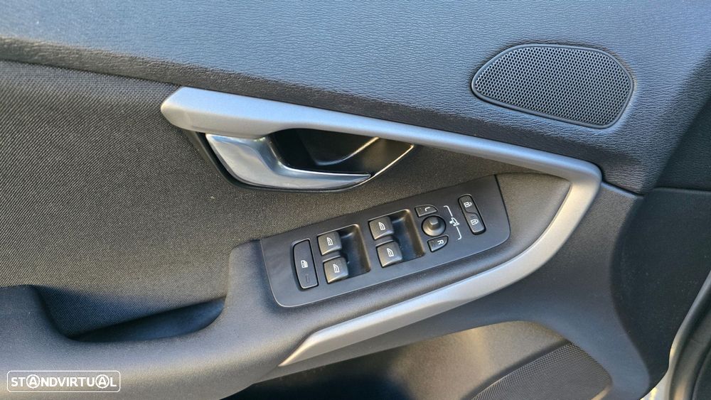 Volvo V40 1.6 D2 Momentum Powershift Eco - 8